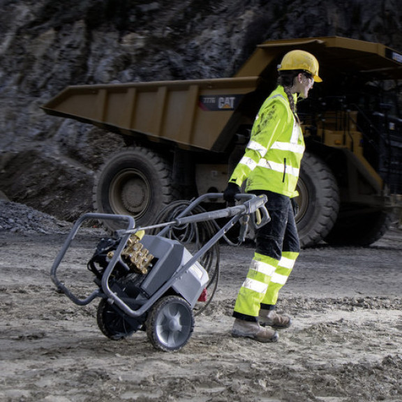 Robustní ocelový rám s velkými koly pro maximální mobilitu