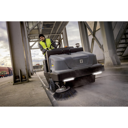 Zametací stroj s odsáváním KÄRCHER KM 130/300 R I D 1.186-150.0