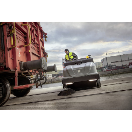 Zametací stroj s odsáváním KÄRCHER KM 130/300 R I LPG 1.186-151.0