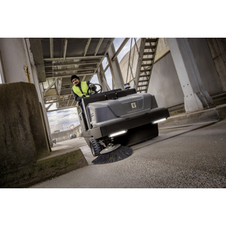 Zametací stroj s odsáváním KÄRCHER KM 130/300 R I LPG 1.186-151.0