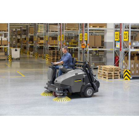 Zametací stroj s odsáváním KÄRCHER KM 125/130 Bp + KSSB 0.300-234.0