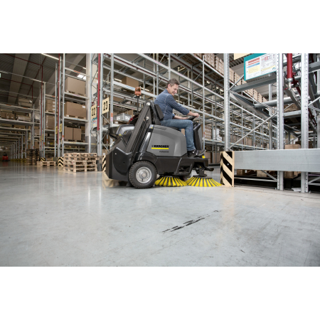 Zametací stroj s odsáváním KÄRCHER KM 125/130 Bp + KSSB 0.300-234.0